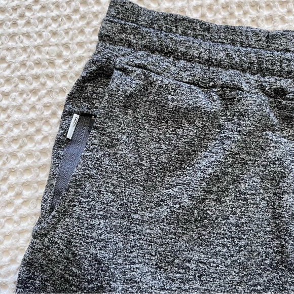 Vuori Women’s Halo Performance Shorts Heather Gray Womens Medium - Picture 4 of 7